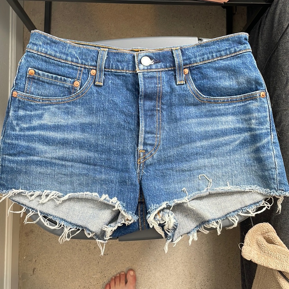 Medium Wash Levi’s 501 Shorts
